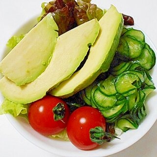 アボカドのグリーンサラダ